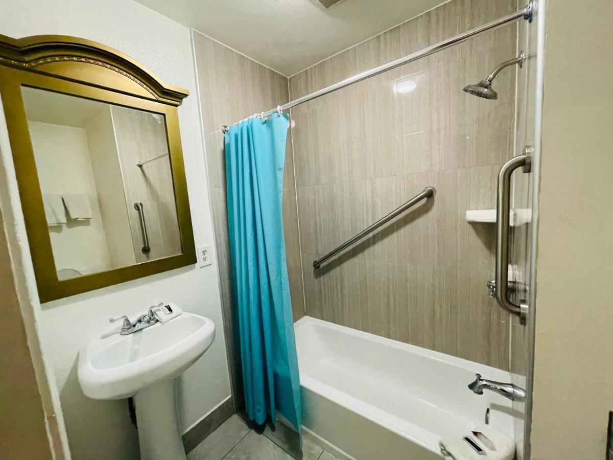 Casa Blanca Inn & Suites Whittier Extérieur photo