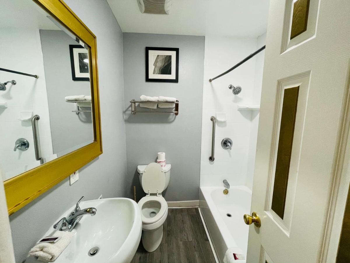 Casa Blanca Inn & Suites Whittier Extérieur photo