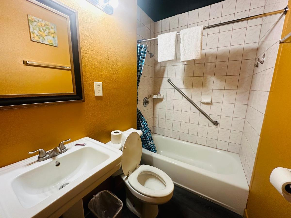 Casa Blanca Inn & Suites Whittier Extérieur photo